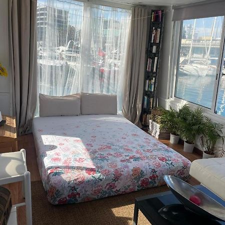 Light Bedroom In A Home Boat Barcelona Zewnętrze zdjęcie
