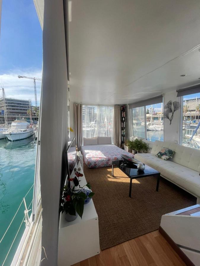 Light Bedroom In A Home Boat Barcelona Zewnętrze zdjęcie
